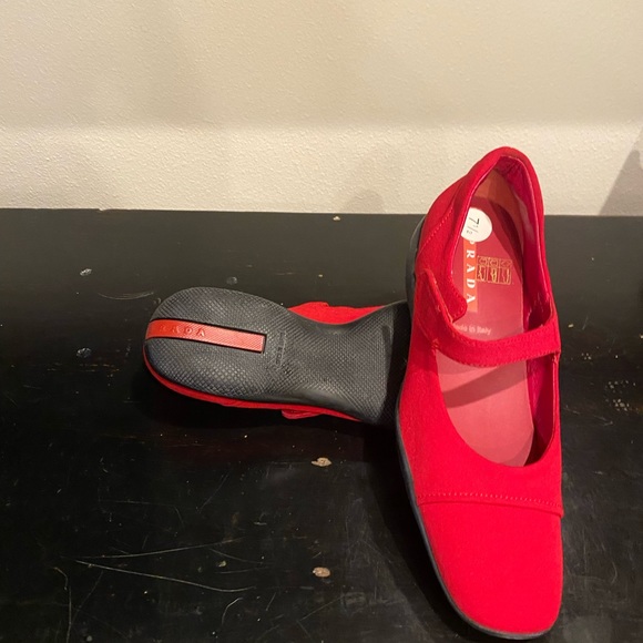 PRADA NWT VINTAGE MARYJANE RED FABRIC Size-7.5 - Picture 10 of 10